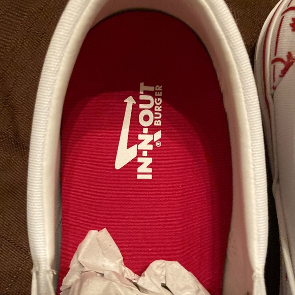 NEW MENS IN-N-OUT IN N OUT  BURGER SNEAKERS TENNIS SHOES SZ 11 COLLECTIBLE GIFT - Picture 10 of 12